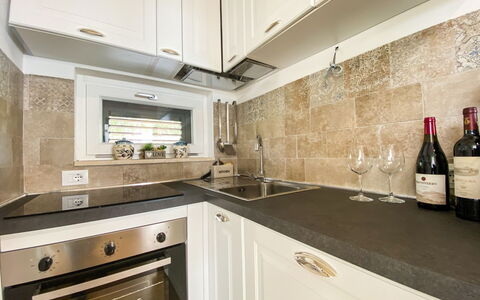 Il Tramonto: Küche, Countertop, Küchengerät, Major Appliance, Interior Design, Flooring, Haushaltsgerät, Armatur, Cabinetry, Fussboden
