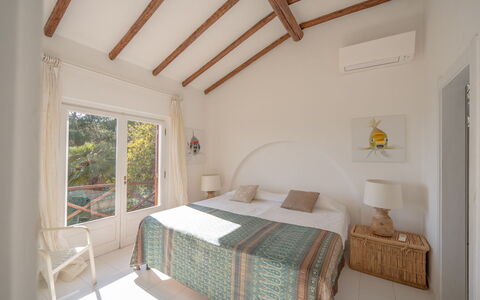 Villa Argentina: Möbel, Interior Design, Wand, Holz, Schlafzimmer, Bett, Decke, Fussboden, Flooring, Zimmer