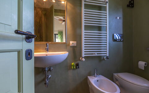 Villa Flaminia: Armatur, Badezimmer, Interior Design, Flooring, Zapfhahn, Fussboden, Installation, Sinken, Zuhause, Bad Sink