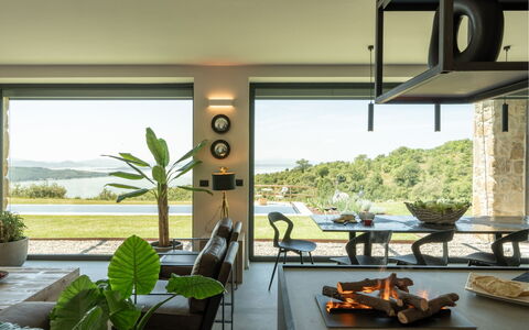 Villa Feronia: Möbel, Interior Design, Tabelle, Beleuchtung, Stuhl, Zuhause, Light Fixture, Decke, Küche & Esszimmer Tisch, Wohnzimmer