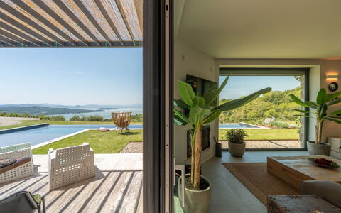 Villa Feronia: Zuhause, Eco Hotel, Estate, Schatten, Balkon, Landscaping, Deck, Hartholz, Terrasse, Villa