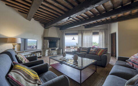 Villa delle Rose: Möbel, Wand, Interior Design, Flooring, Fussboden, Zuhause, Zimmer, Couch, Decke, Wohnzimmer
