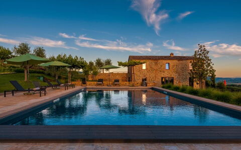 Podere Vigna Nuova: Blau, Schwimmbad, Estate, Villa, Landscaping, Bauernhaus, Plantage, Hazienda, Villa, Landwirtschaft