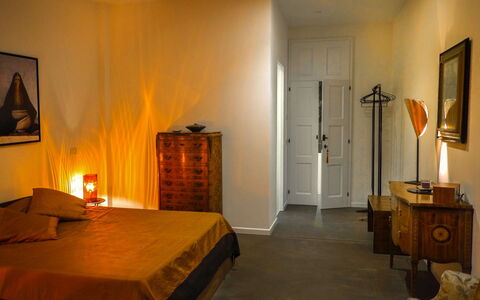 Podere Vigna Nuova: Möbel, Interior Design, Wand, Bett, Fussboden, Schlafzimmer, Flooring, Holz, Zimmer, Gelb