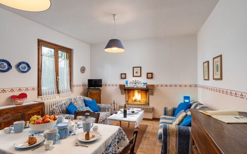 Podere Oliveta: Möbel, Interior Design, Flooring, Zimmer, Beleuchtung, Decke, Zuhause, Fussboden, Bilderrahmen, Wohnzimmer