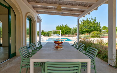 Villa Prestige: Möbel, Gartenmöbel, Tabelle, Interior Design, Stuhl, Flooring, Küche & Esszimmer Tisch, Fussboden, Schwimmbad, Tisch Im Freien