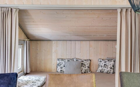 Gorica - 30Km from the Sea: Interior Design, Möbel, Fussboden, Holz, Flooring, Schlafzimmer, Textil, Decke, Zimmer, Bett