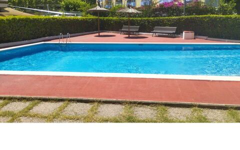 Mercuri: Schwimmbad, Resort, Schatten, Eco Hotel, Hotel, Gartenmöbel, Landscaping, Villa, Hof