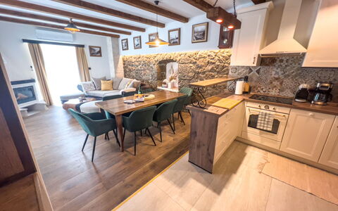 Vila Jurja: Möbel, Interior Design, Flooring, Holz, Fussboden, Küche & Esszimmer Tisch, Decke, Tabelle, Esszimmer, Zuhause