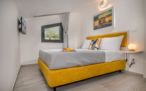 Attico Sea View: Schlafzimmer, Bett, Zuhause, Wohnung, Kissen, Bedding, Zimmer, Bettrahmen, Bettdecke, Dekokissen