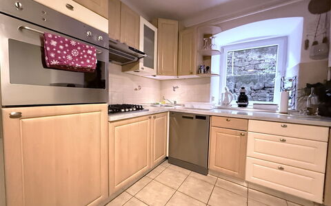 Apartment Niko, Private Garden, Wifi - Opatija: Küche, Küchengerät, Countertop, Cabinetry, Major Appliance, Möbel, Interior Design, Holz, Herd, Haushaltsgerät