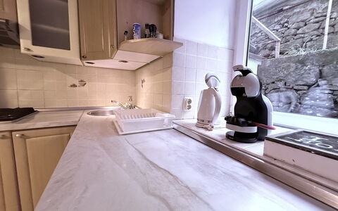 Apartment Niko, Private Garden, Wifi - Opatija: Countertop, Küche, Küchengerät, Major Appliance, Cabinetry, Armatur, Zapfhahn, Fliese, Sinken, Marmor