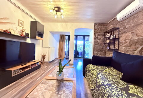 Apartment Niko, Private Garden, Wifi - Opatija: Interior Design, Flooring, Couch, Fussboden, Möbel, Wohnzimmer, Holz, Decke, Zimmer, Beleuchtung