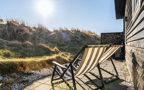 Alrike - 200M from the Sea: Estate, Schatten, Auffahrt, Bauernhaus