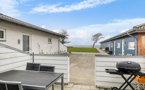 Kari - 50M from the Sea: Wohnung, Eigentumswohnung, Estate, Balkon, Villa, Hotel
