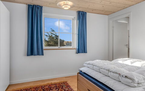 Kaapo - 300M from the Sea: Interior Design, Holz, Flooring, Decke, Fussboden, Schlafzimmer, Möbel, Bett, Zimmer, Beleuchtung