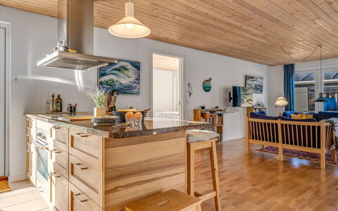 Kaapo - 300M from the Sea: Flooring, Möbel, Holz, Interior Design, Holzboden, Decke, Fussboden, Küche, Countertop, Cabinetry