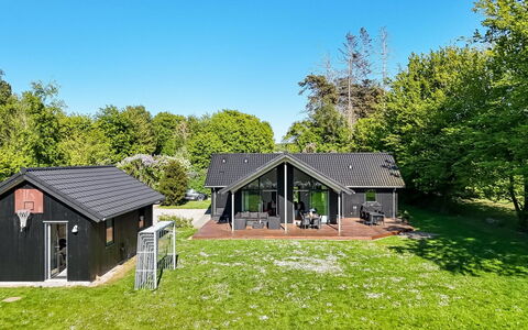 Erlinda - 300M from the Sea: Erholung, Werbung, Park, Banner, Schild, Pfad