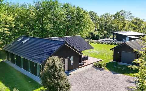 Erlinda - 300M from the Sea: Erholung, Werbung, Park, Banner, Schild, Pfad