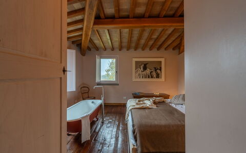 Casale le Fonti: Wand, Interior Design, Möbel, Schlafzimmer, Flooring, Holz, Fussboden, Bett, Decke, Bettdecke