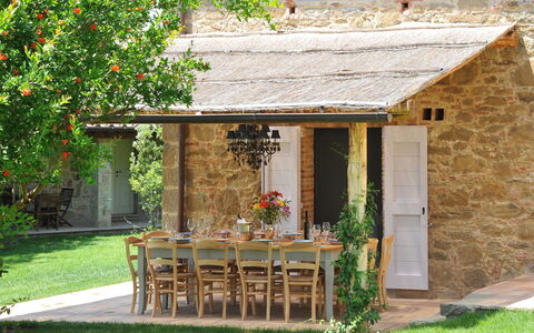 Casale le Fonti: Holz, Möbel, Hütte, Tür, Haus, Tabelle, Stuhl, Garten, Zuhause