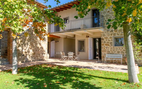 Casale le Fonti: Tür, Zuhause, Hütte, Gartenmöbel, Estate, Rasen, Balkon, Garten, Bauernhaus, Veranda