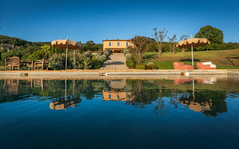Casalberna: Wasser, Schwimmbad, Resort, See, Reflexion, Estate, Eco Hotel, Reservoir, Ferienort, Hazienda