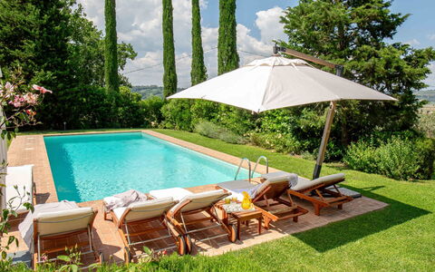 Podere i Poggi: Schwimmbad, Gartenmöbel, Möbel, Regenschirm, Sonnenliege, Resort, Schatten, Stuhl, Blumentopf, Eco Hotel