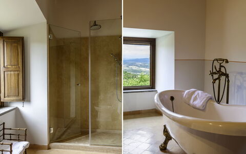 Torre Antica: Wand, Interior Design, Flooring, Armatur, Fussboden, Decke, Badezimmer, Installation, Badewanne, Zimmer
