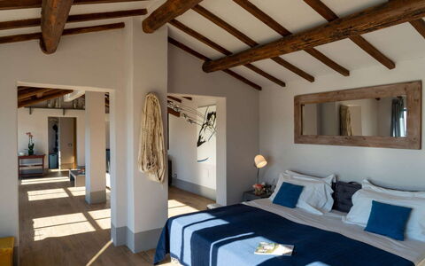 Villa Sagrantino: Möbel, Interior Design, Wand, Flooring, Fussboden, Holz, Schlafzimmer, Decke, Bett, Zimmer