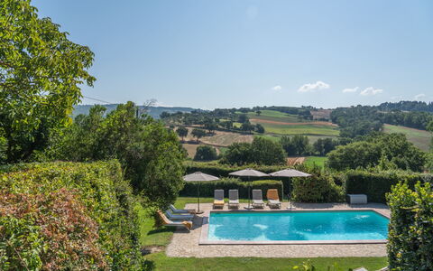La Piccola Oasi: Schwimmbad, Resort, Garten, Estate, Landscaping, Eco Hotel, Sonnenliege, Gartenmöbel, Villa, Hinterhof