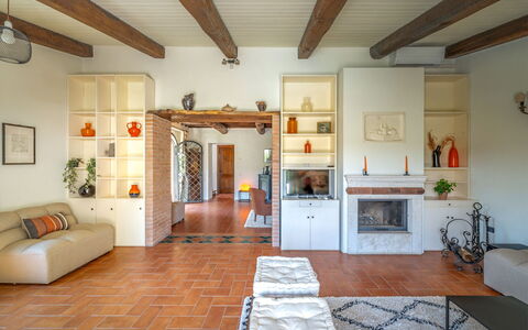 La Piccola Oasi: Möbel, Flooring, Interior Design, Wand, Fussboden, Holz, Decke, Zimmer, Wohnzimmer, Beleuchtung