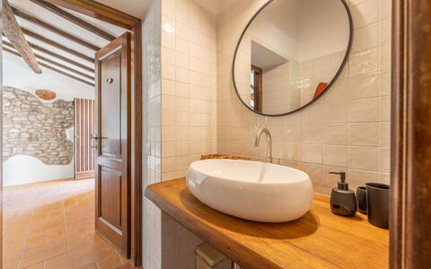 La Piccola Oasi: Wand, Armatur, Interior Design, Flooring, Fussboden, Zapfhahn, Badezimmer, Sinken, Installation, Beleuchtung