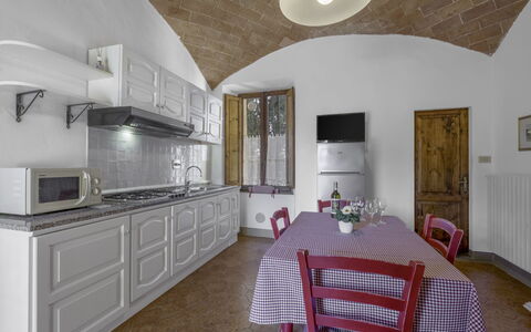 Agriturismo Agresto Apartments And Cottage, Pool,: Möbel, Interior Design, Küche, Flooring, Küchengerät, Decke, Countertop, Zimmer, Cabinetry, Haushaltsgerät