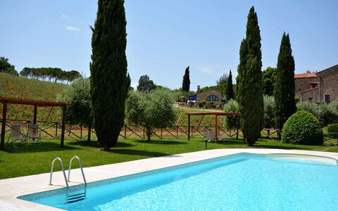 Agriturismo Agresto Apartments And Cottage, Pool,: Schwimmbad, Garten, Hazienda, Hinterhof, Landscaping, Resort, Estate, Rasen, Garten, Eco Hotel
