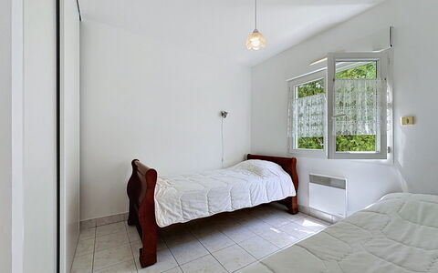 Le Chant des Sables: Wand, Bett, Flooring, Fussboden, Schlafzimmer, Interior Design, Decke, Zimmer, Bettdecke, Bedding