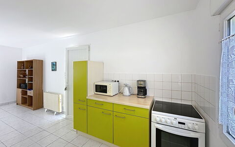 Le Chant des Sables: Flooring, Küche, Fussboden, Interior Design, Major Appliance, Möbel, Küchengerät, Decke, Zimmer, Countertop