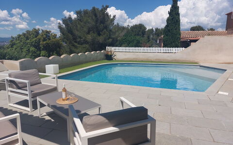 Bleu Azur: Möbel, Gartenmöbel, Stuhl, Schwimmbad, Verbundwerkstoff, Schatten, Beton, Tisch Im Freien, Sonnenliege, Terrasse