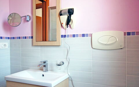 Marconi Seaside Residence, Pool, Wifi, Abruzzo: Armatur, Badezimmer, Flooring, Interior Design, Zapfhahn, Sinken, Bad Sink, Installation, Fussboden
