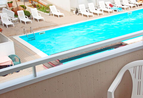 Marconi Seaside Residence, Pool, Wifi, Abruzzo: Schwimmbad, Gartenmöbel, Freizeit, Resort, Möbel, Sonnenliege, Urlaub, Hotel, Stuhl, Freizeitzentrum