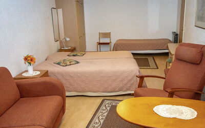 Kylpylä-Hotelli, Huone 242