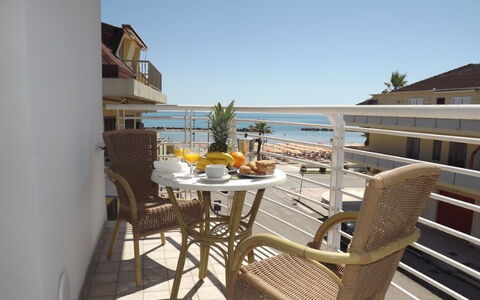 Residence Near The Sea - Abruzzo: Wohnung, Balkon, Schatten, Stuhl, Gartenmöbel