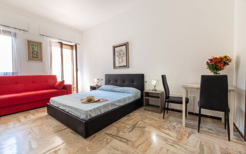 Gallipoli Apartment Ac, Seaside: Möbel, Interior Design, Flooring, Fussboden, Holz, Zimmer, Couch, Decke, Tabelle, Wohnzimmer