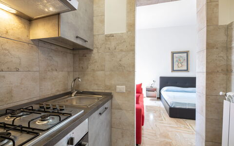 Gallipoli Apartment Ac, Seaside: Flooring, Interior Design, Fussboden, Möbel, Decke, Zimmer, Zuhause, Wohnung, Küche, Cabinetry
