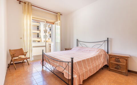Vico Apartment Balcony, Gallipoli: Flooring, Interior Design, Fussboden, Holz, Zimmer, Möbel, Decke, Bett, Schlafzimmer, Holzboden
