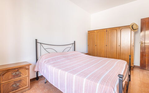 Vico Apartment Balcony, Gallipoli: Bett, Schlafzimmer, Interior Design, Bettdecke, Fussboden, Flooring, Möbel, Zimmer, Bedding, Bettrahmen