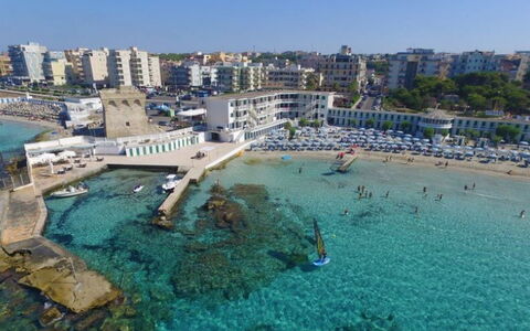 Giovanni Apartment In Gallipoli, Ac, Seaside: Meer, Küsten Und Ozeanische Forms, Küste, Strand, Ufer, Resort, Eigentumswohnung, Ozean, Watercraft, Boot