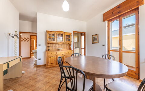 Giovanni Apartment In Gallipoli, Ac, Seaside: Interior Design, Flooring, Fussboden, Holz, Decke, Möbel, Zimmer, Holzboden, Beleuchtung, Cabinetry