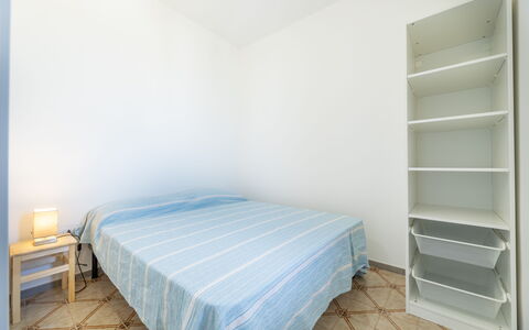 Sea View Apartment, Ac Gallipoli: Flooring, Fussboden, Interior Design, Schlafzimmer, Zimmer, Decke, Bett, Bettdecke, Wohnung, Möbel