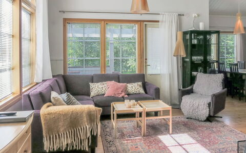 Katinkulma 1: Möbel, Interior Design, Flooring, Fussboden, Holzboden, Couch, Holz, Wohnzimmer, Decke, Zimmer